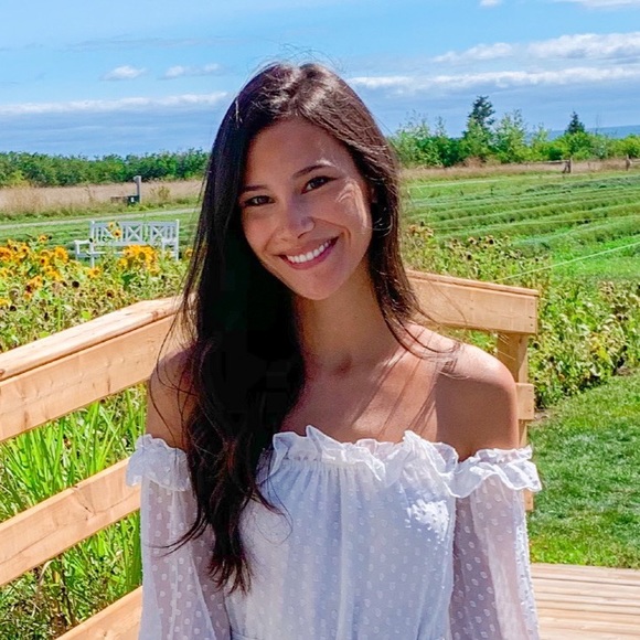 Meet your Posher, Camille - Picture 1 of 1